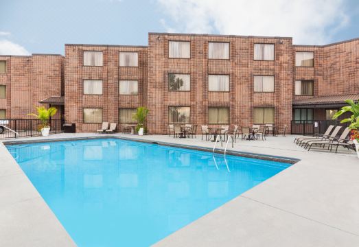 데이즈 인 - 폴스뷰