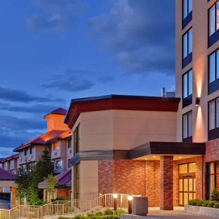 Hotel Kelowna & Conference Centre