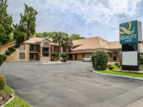 Quality Inn Near Manatee Springs State Park Hotels in Levy County