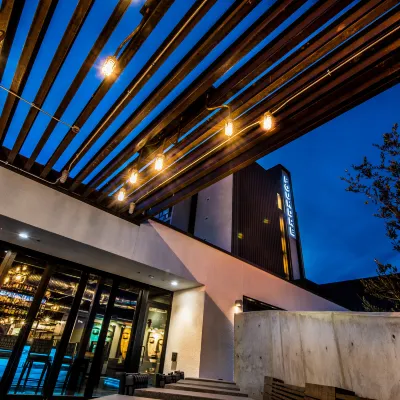 Found Re Phoenix Hotels near Phoenix Art Museum