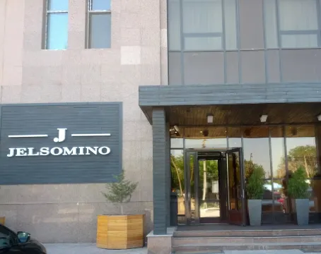 Jelsomino Boutique Hotel (Джельсомино Бутик) Отели рядом с достопримечательностью «Евразийский национальный университет, факультет социальных наук»