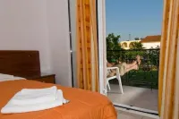 Metaxa Apartments