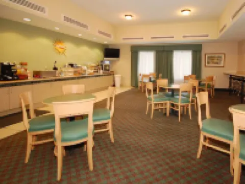 La Quinta Inn & Suites by Wyndham Phoenix I-10 West