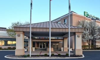 Holiday Inn & Suites Chicago-Carol Stream Wheaton, an IHG Hotel