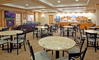 Holiday Inn Express & Suites Chesterfield - Selfridge Area