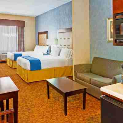 Holiday Inn Express & Suites Byram Rooms