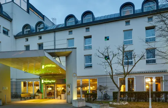 呂貝克假日酒店