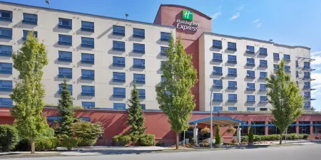 Holiday Inn Express Vancouver Airport-Richmond Отели рядом с достопримечательностью «City Centre Community Centre»