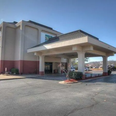 Quality Inn & Suites North Little Rock Отели в г. Норт-Литл-Рок