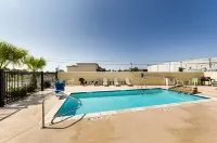 Comfort Inn & Suites Lakeside - Rooftop Pools