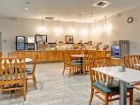 Holiday Inn Express NEWPORT BEACH by IHG - breakfast
