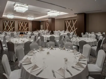 Holiday Inn Istanbul - Tuzla Bay Отели рядом с достопримечательностью «Yiğit Alışveriş Merkezleri - Pendik Şube»