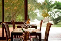 Evora Hotel - พร้อมอาหารเช้า
