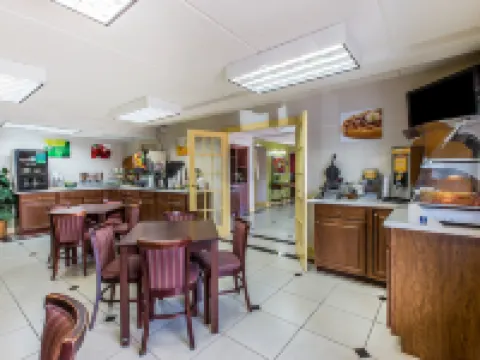 Quality Inn & Suites Hotels in Toombs County