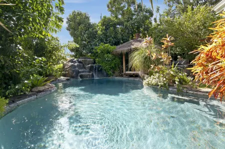 Manoa Valley Inn Отели рядом с достопримечательностью «Kahaluʻu Community Park»