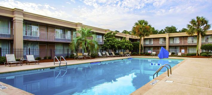 Clarion Inn & Suites Dothan South Hotels in Dothan