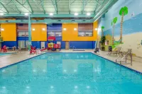 Delta Hotels Green Bay - Pools