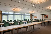 Ramada by Wyndham Nuernberg Parkhotel - Hot Tub