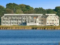 뉴포트 비치 호텔 & 스위트 US Naval Undersea Warfare Center 주변 호텔