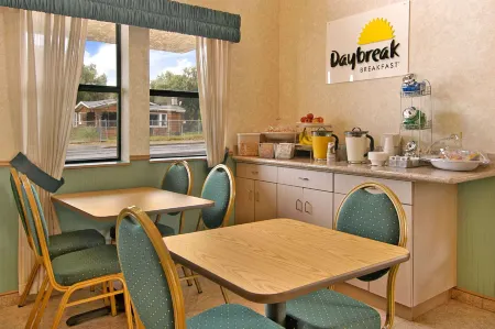 Mission Inn and Suites Отели рядом с достопримечательностью «Хэйворд Джапанес Гарденс»