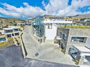 Royal Marmin Bay Boutique & Art Hotel