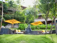 Beach Club by Haadtien