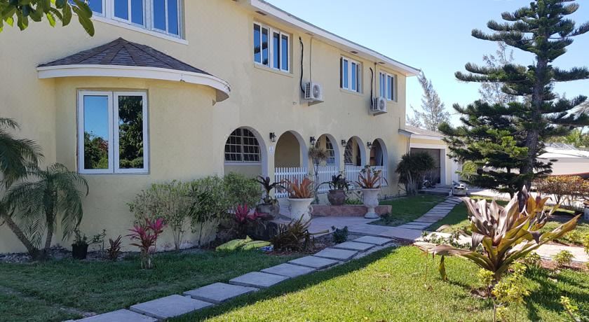 Golden Palm B & B - Housity