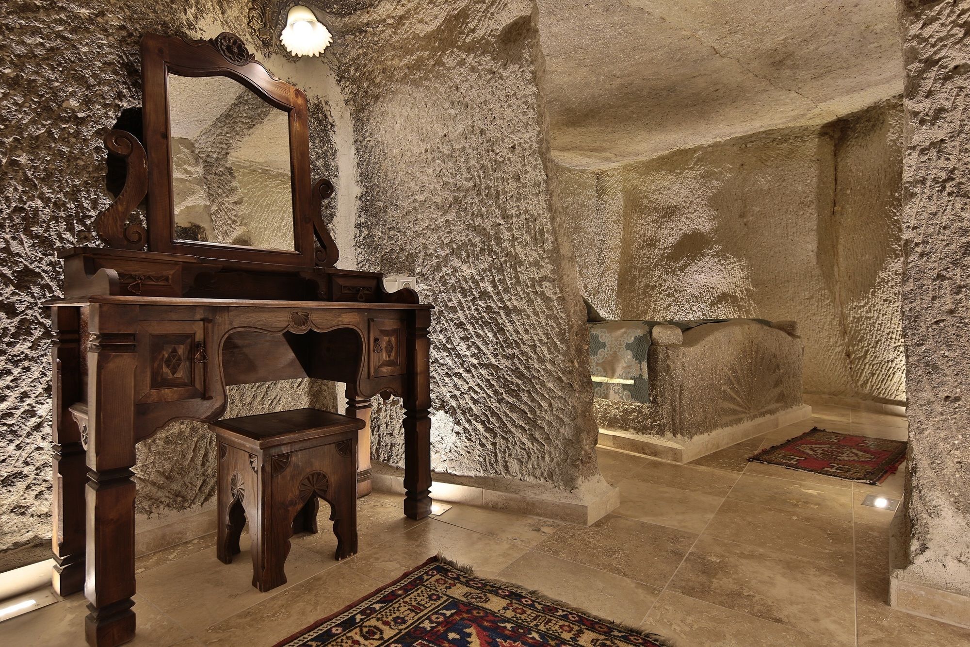 Shoestring Cave House