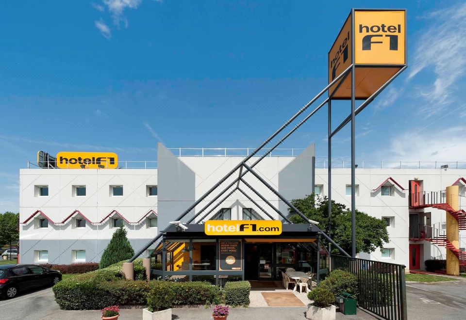 3. 호텔F1 몽토방..