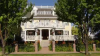 Big Yellow Inn