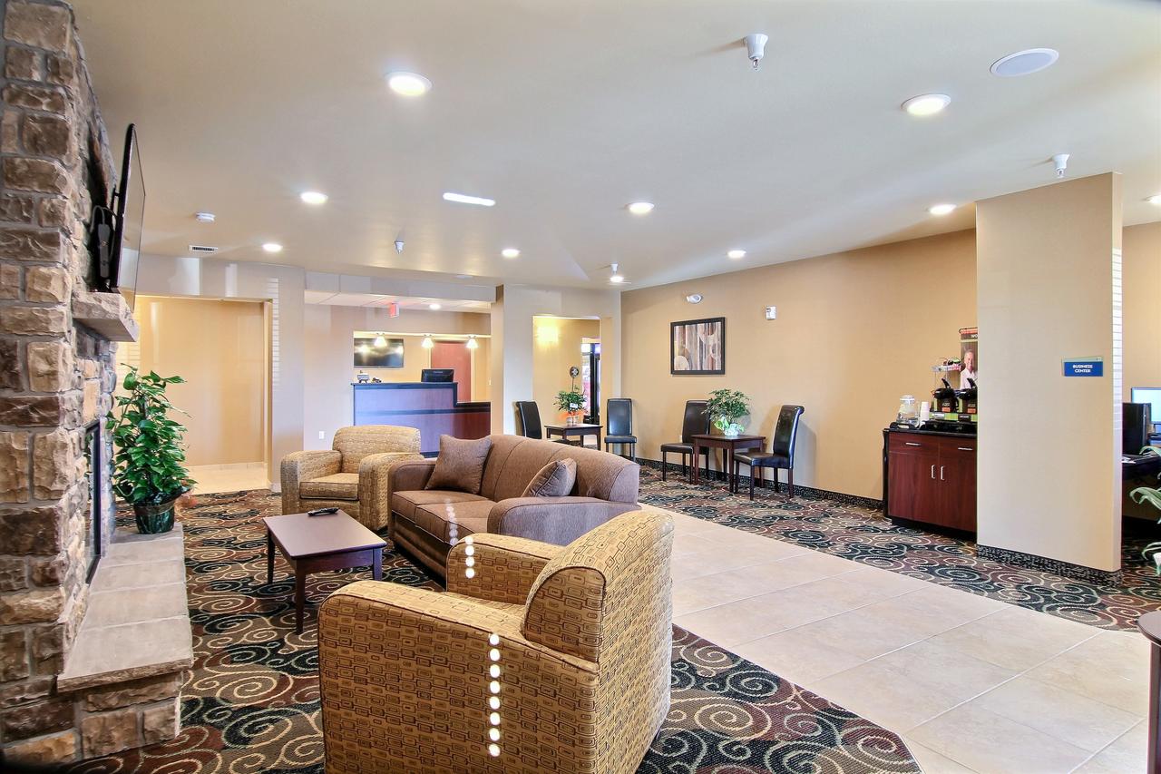 Cobblestone Hotel & Suites - McCook