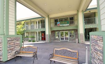 Hilltop Inn & Suites - North Stonington