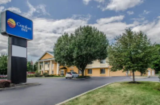Baymont by Wyndham Harrisburg Hotel di 