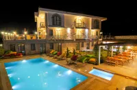 Cunda Rota Hotel - ที่มีสระว่ายน้ำ