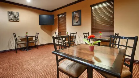 Best Western Plus University Inn  Suites