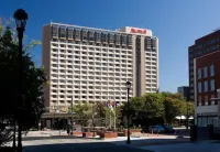 Richmond Marriott Отели рядом с достопримечательностью «Hovey Field»