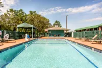 Quality Inn & Suites - Pools
