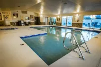 Clarion Pointe Wenatchee - Pools