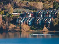 Oaks Queenstown Shores Resort Hotels near William Gilbert Rees Statue