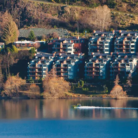 Oaks Queenstown Shores Resort Отели рядом с достопримечательностью «Пивоварня Altitude Brewing»