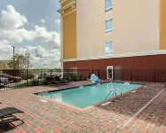 Comfort Suites Near Tanger Outlet Mall - Swimmingpools