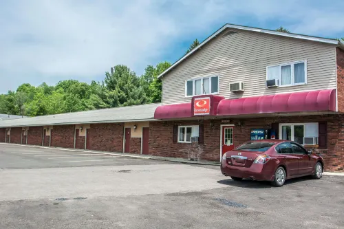 Econo Lodge - Parvekkeita