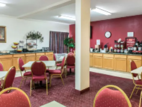 Econo Lodge Carlisle Hotels in Middlesex Township