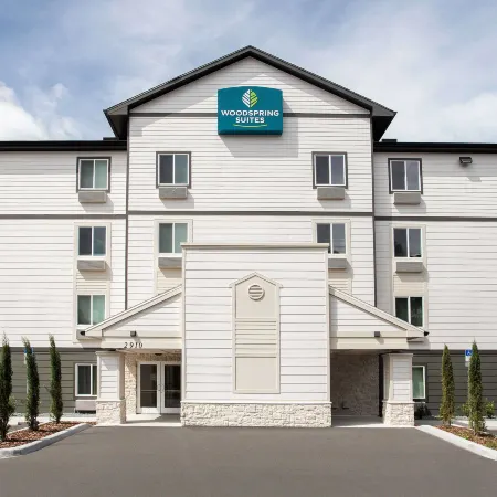 WoodSpring Suites Daytona Beach Int'l Speedway Отели рядом с достопримечательностью «Аттракцион Daytona 500 Experience»