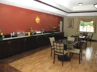 La Quinta Inn & Suites by Wyndham Ennis - breakfast