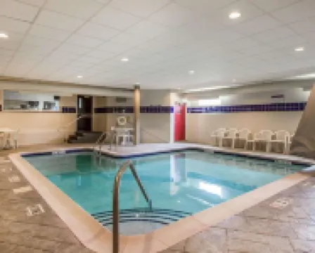 Sleep Inn & Suites - С бассейном