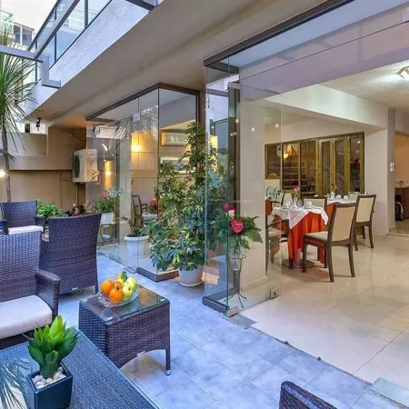 Leonidas Hotel & Apartments