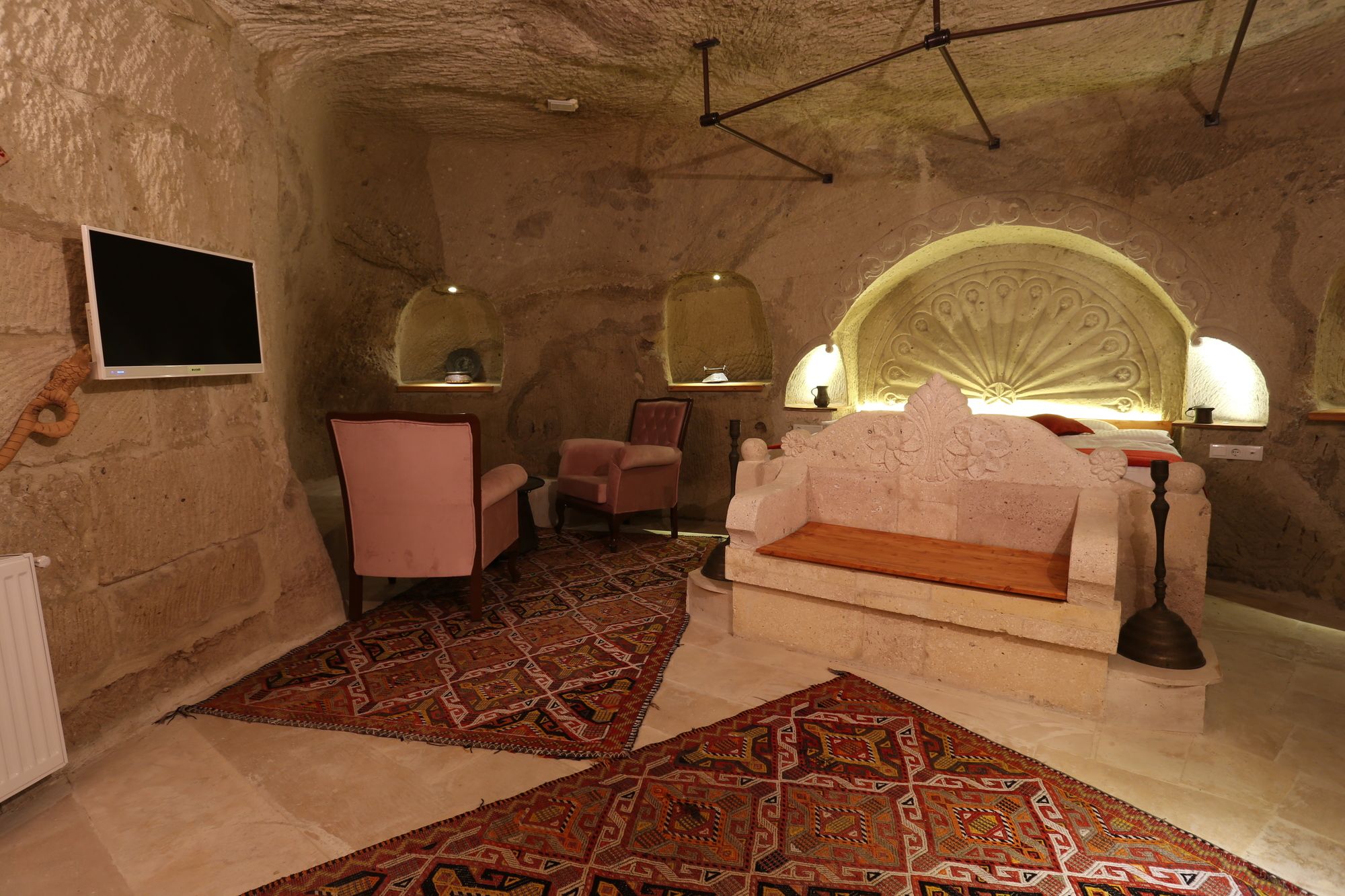 Nar Cave House