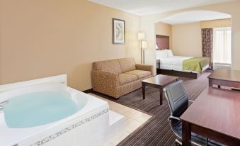 Holiday Inn Express & Suites Charleston-Southridge