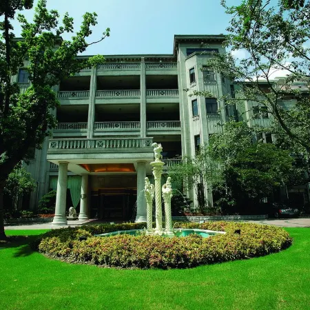 The Originals City, Hôtel Galaxie, Nice Aéroport Отели рядом с достопримечательностью «Стадион Шарля-Эрманна»